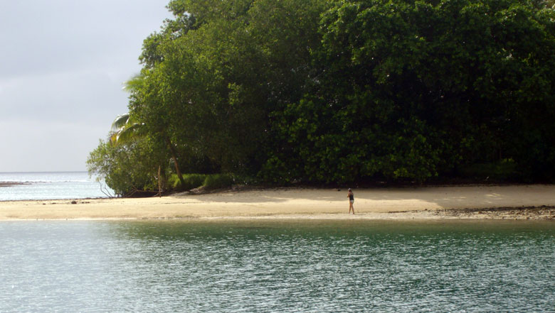 Seule sur la plage