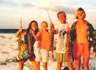 4 langoustes.jpg (76941 octets)